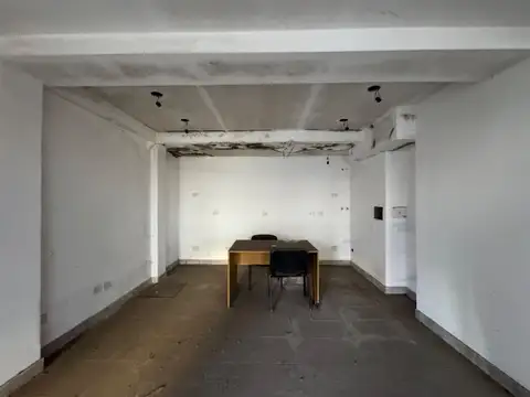 VENTA LOCAL Y 2 DEPARTAMENTO MORENO CENTRO