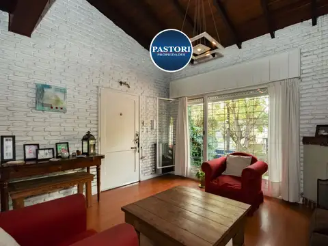 *RESERVADO*VENTA DE CASA DE 4 AMB C/ COCHERA Y JARDIN