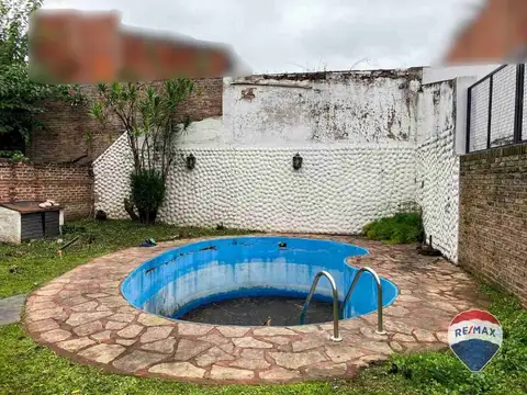Casa 6 ambientes con 2 baños
