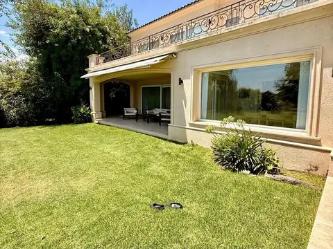 Casa 9 ambientes con 7 baños