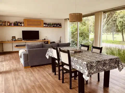 Casa en Alquiler con 3 cocheras