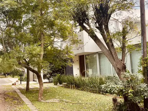 Casa en Alquiler en Countries y Barrios Cerrados en la Plata, USD 1.900