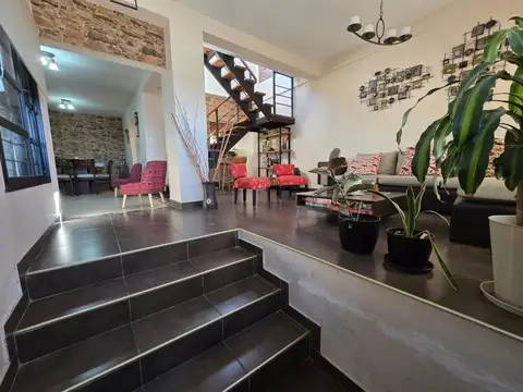 VENTA CASA 4 DORMITORIOS B. MUNICIPAL MENDOZA