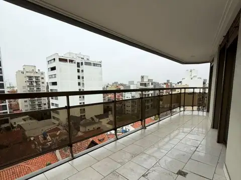 Departamento en Venta de 4 dormitorios