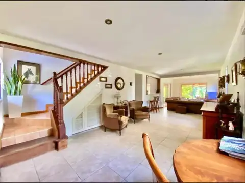 Casa en Venta con 3 cocheras