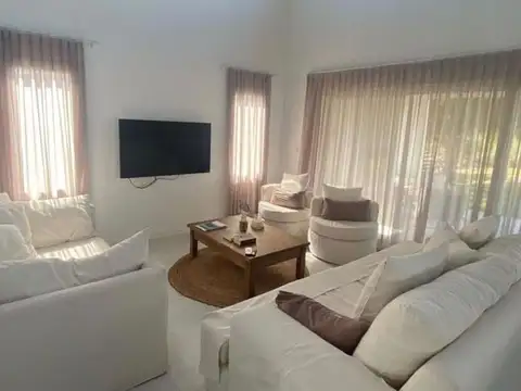 Casa en Venta en Barrio Senderos 3, USD 260.000