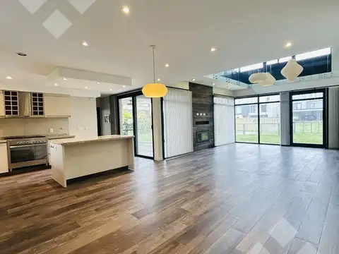 Casa 5 ambientes con 2 baños