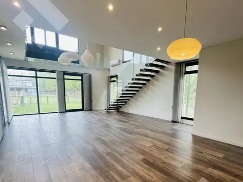 CASA EN VENTA - BARRIO CERRADO LA COMARCA