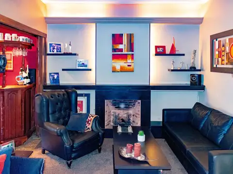 Casa en Venta con 3 cocheras
