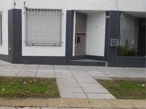 DPTO MONOAMBIENTE- COCINA INTEGRADA, -LAVADERO APARTE, ENTRA