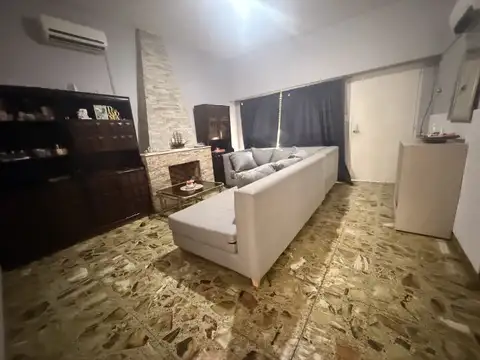 Casa de 300 m² con 2 Dorm. en Venta en Morón