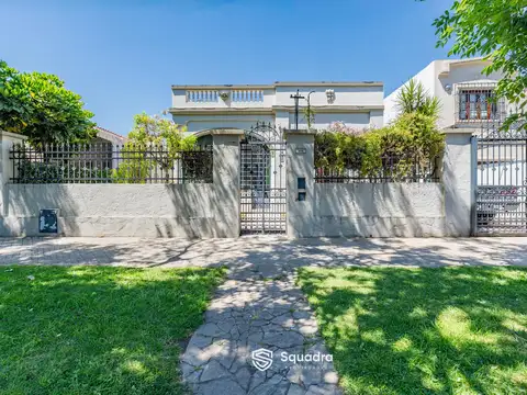 VENTA - Casa 4 dormitorios con patio y quincho. Zona Sur, Rosario - APTO CRÉDITO.