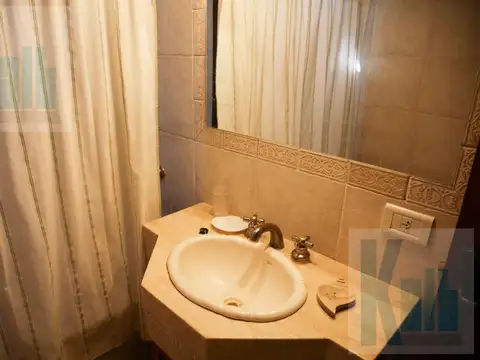 Casa 8 ambientes con 4 baños