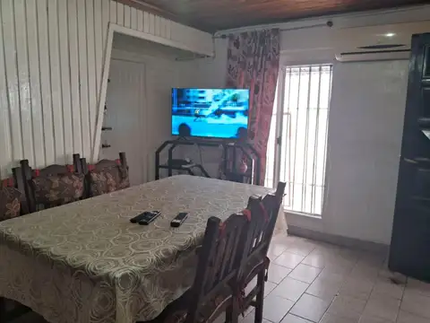 Casa 5 ambientes con 2 baños