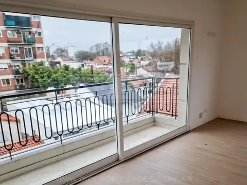 AV.  Maipu al 3100 , entre  Borges y Ramon Castro