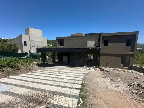 VENTA Casa Categoría 3 Dorm. con VISTA - La Deseada!