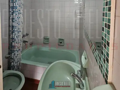 VENTA DEPARTAMENTO 2 AMBIENTES CON BALCON, QUILMES CENTRO.