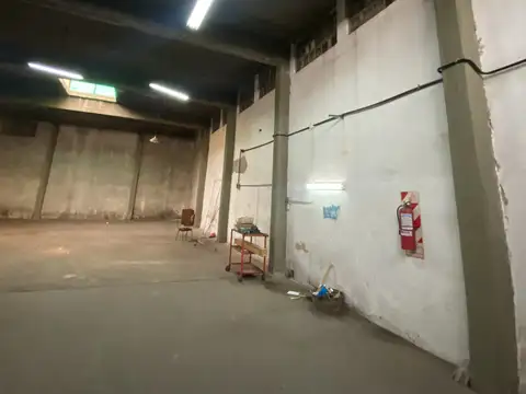 GALPÓN EN ALQUILER - SARMIENTO 2200