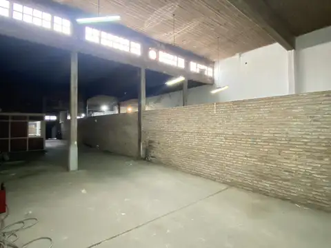 GALPÓN EN ALQUILER - SARMIENTO 2200