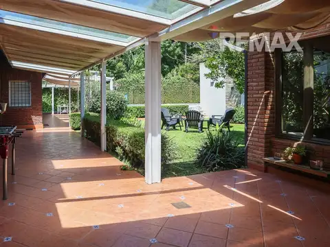 Casa en Venta con 4 cocheras