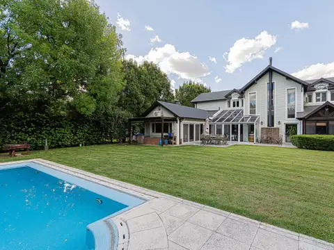 Excelente casa de 5 ambientes con jardín, pileta, parrilla y quincho en venta en Pacheco Golf Club