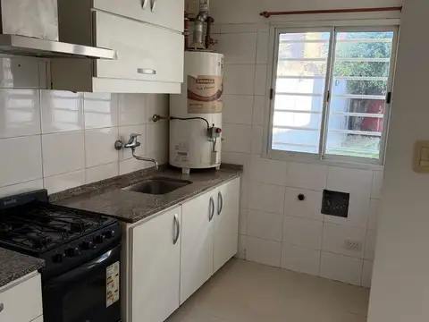 Casa en Alquiler con 2 cocheras