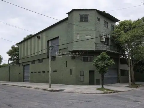 Venta de Galpón casi 600 m2  en Caseros, Tres de Febrero