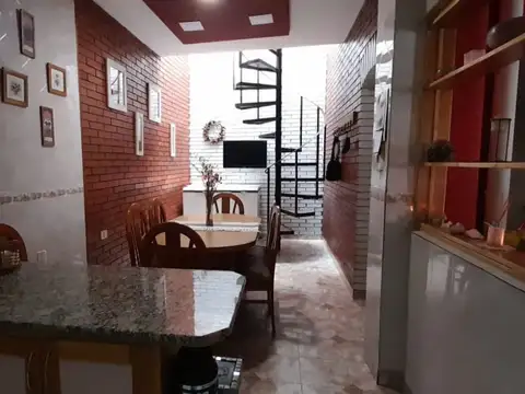 Depto Tipo Casa en Venta de 4 ambientes
