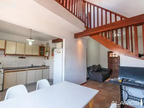 VENTA DE 2 CASAS EN BLOQUE EN CIUDADELA 5 dormitorios
