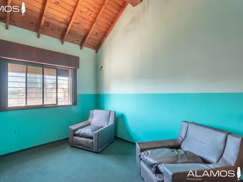 Casa 7 ambientes con 2 baños