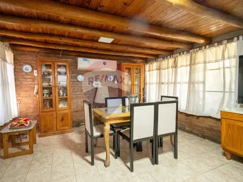 CASA CON PILETA EN VENTA A MTS. DE RUTA 1