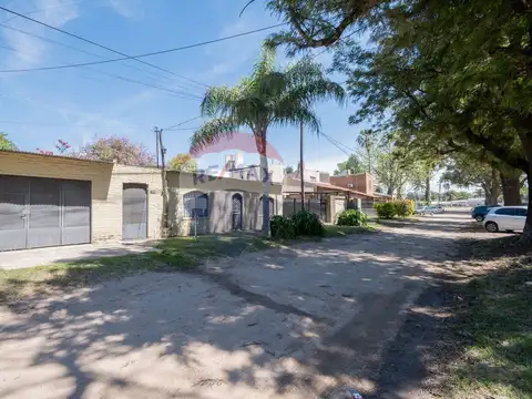 CASA CON PILETA EN VENTA A MTS. DE RUTA 1