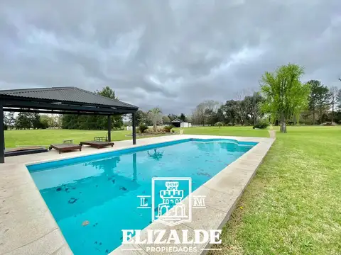 Casa en Venta con 2 cocheras
