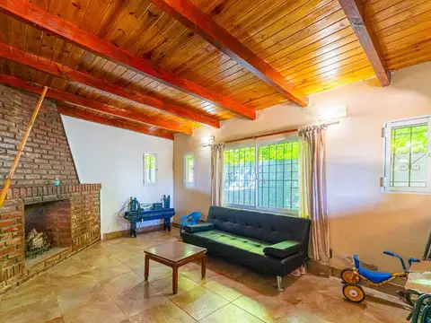 Casa 5 ambientes con 1 baño