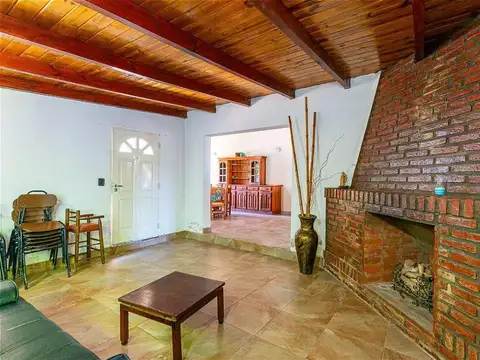 VENTA  - Casa 2 dormitorios, quincho y piscina  - Barrio Villa Elvira, Timbúes, San Lorenzo.