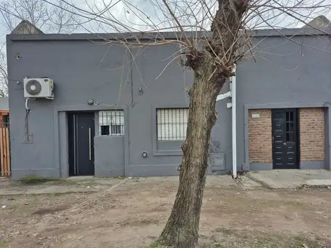 CASA EN VENTA 5 AMBIENTES CLAYPOLE P/ DOS FAMILIAS