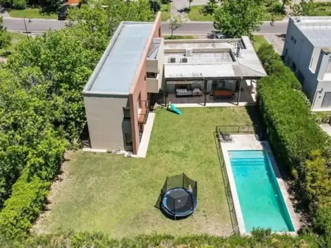 Casa 6 ambientes con 4 baños