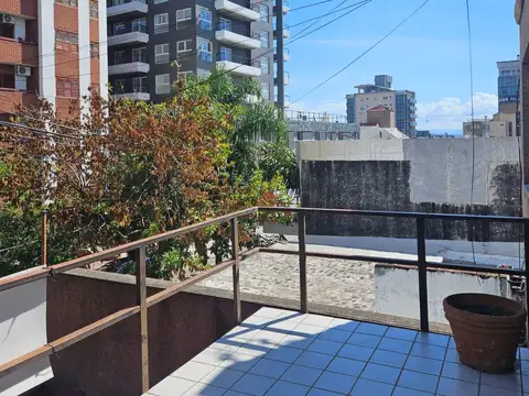 Depatamento en VENTA 3 dormitorios con balcón a la calle