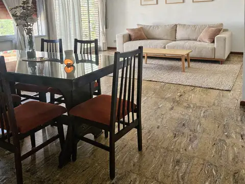 Depatamento en VENTA 3 dormitorios con balcón a la calle