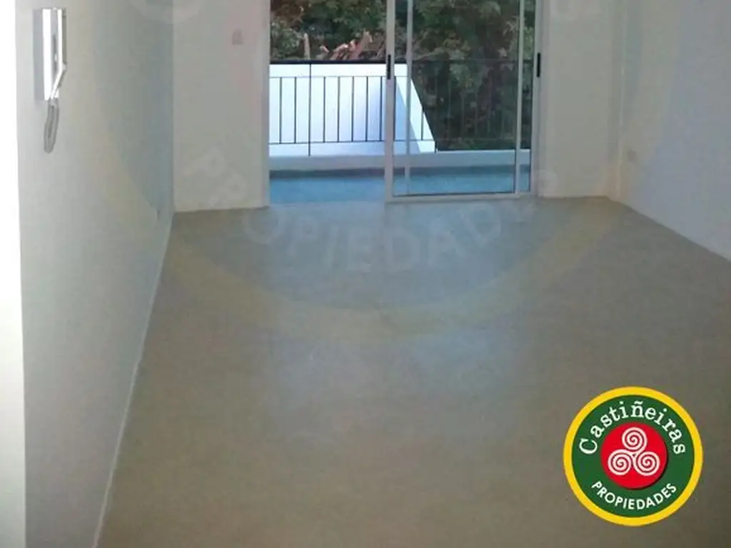 Bolivar 358 e/ Colombres y Garona 300