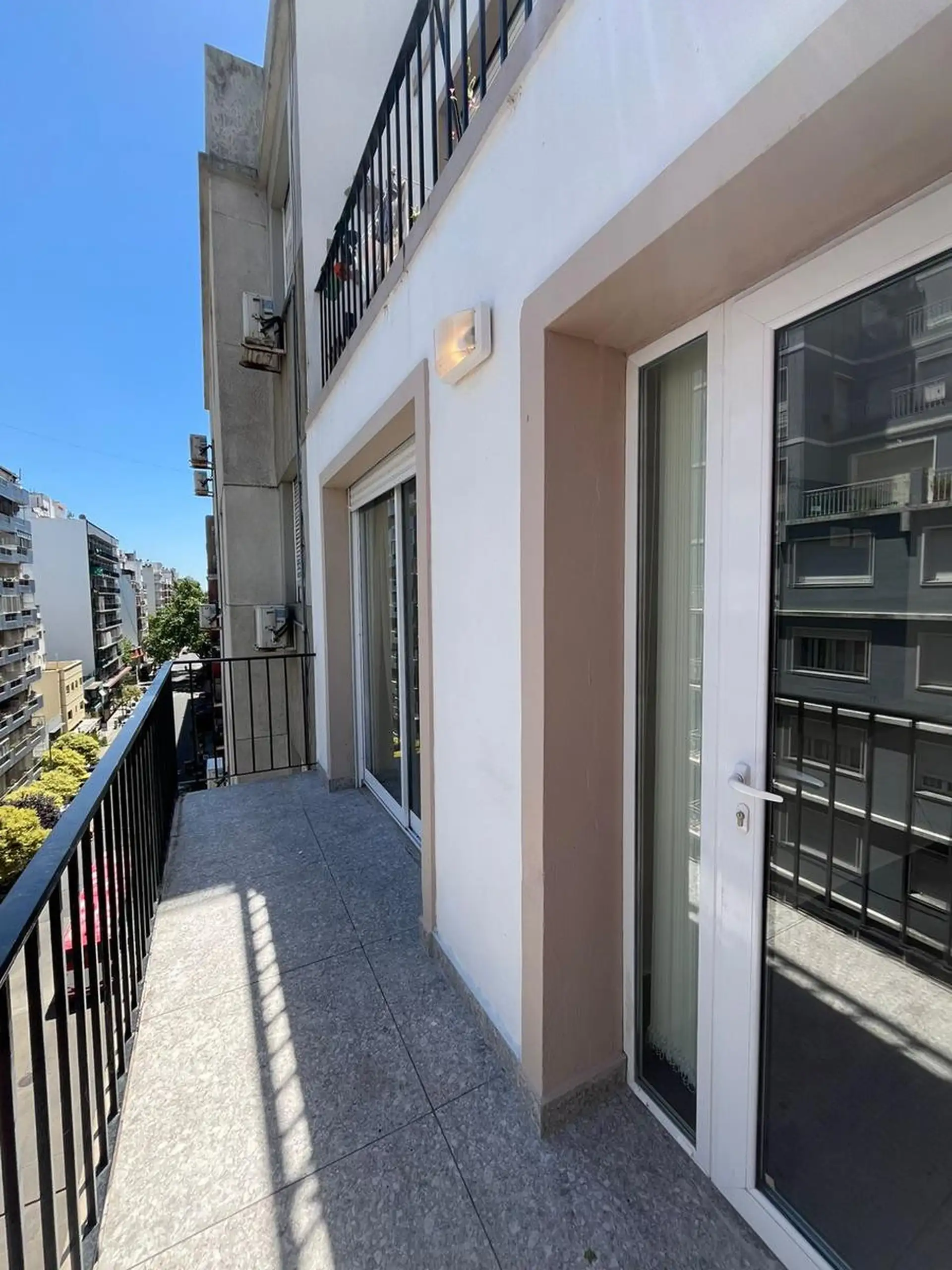 3 AMBIENTES A LA CALLE CON BALCON SALENTE RECICLADO