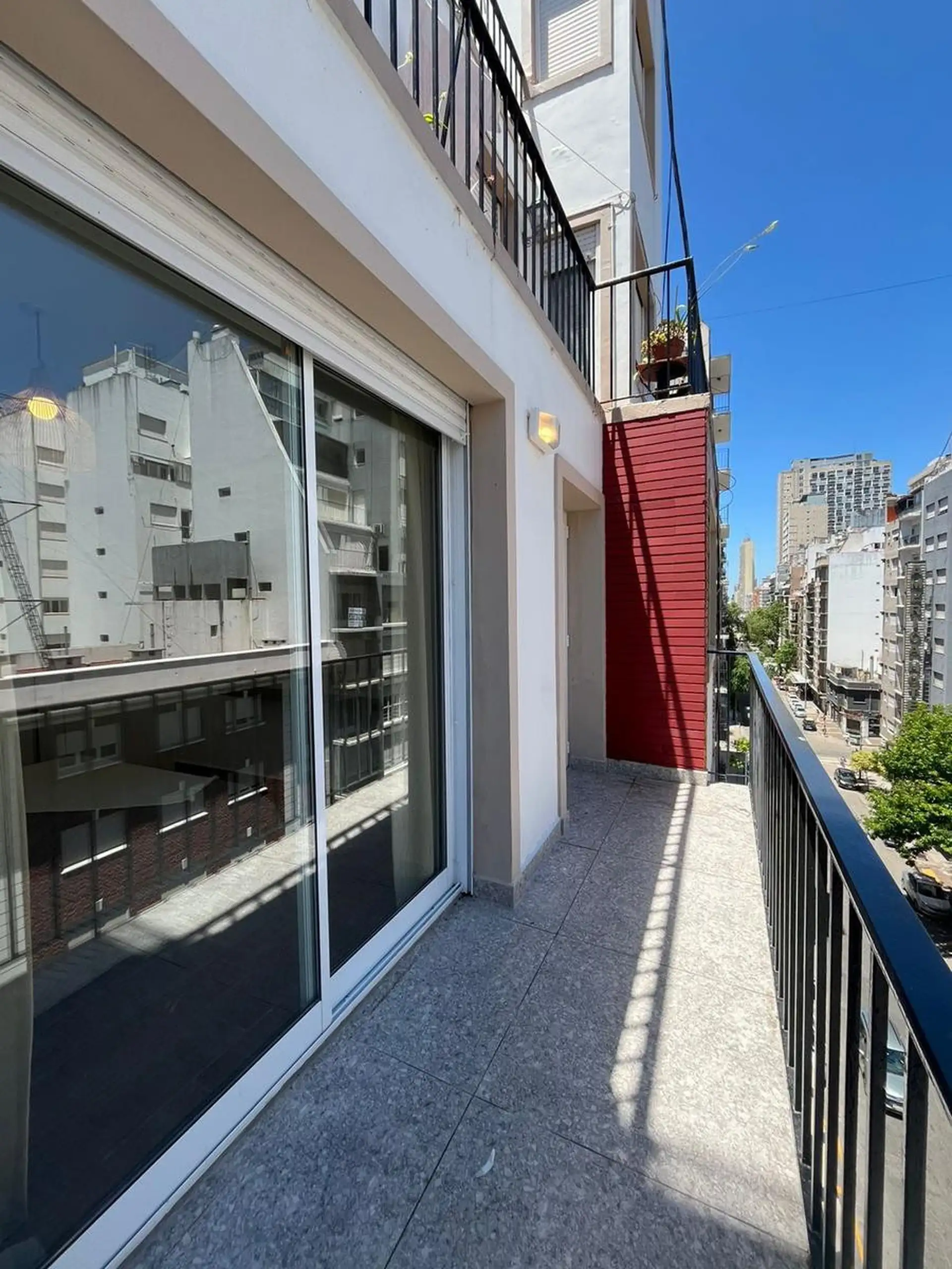 3 AMBIENTES A LA CALLE CON BALCON SALENTE RECICLADO