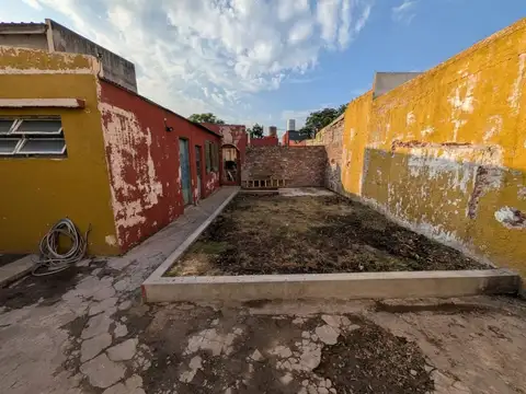 Esmeralda 4000, Piso PB