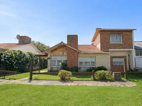 VENTA CASA 4 AMBIENTES PUNTA MOGOTES CON JARDIN