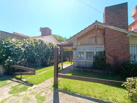 Casa 5 ambientes con 2 baños