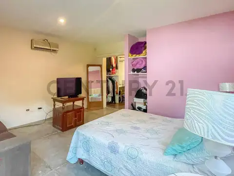 Casa 6 ambientes con 2 baños