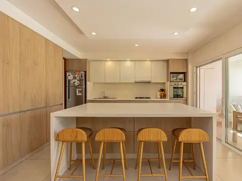 Casa 5 ambientes con 3 baños