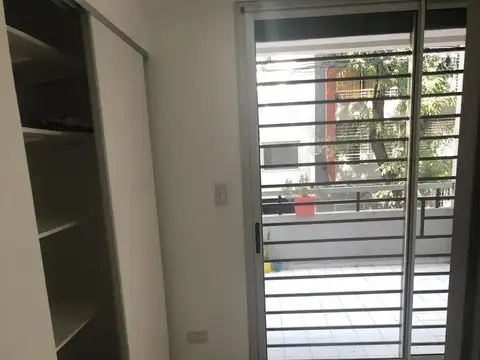 Departamento en Alquiler en Parque Centenario, $ 800.000