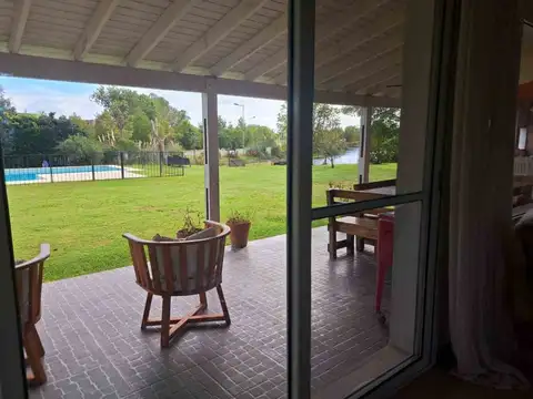 Casa en Venta con 4 cocheras