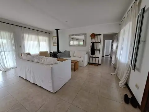 Casa 5 ambientes con 3 baños